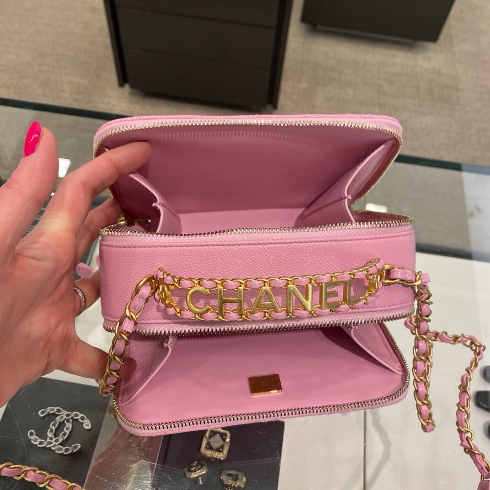 Brand new pink Chanel small vanity case from spring summer 2022 collection - Picture 7 of 7